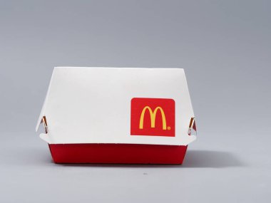 Gomel, Belarus - 3 Şubat 2020: Mac Donalds tarafından fast food paketleri