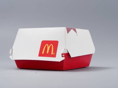 Gomel, Belarus - 3 Şubat 2020: Mac Donalds tarafından fast food paketleri