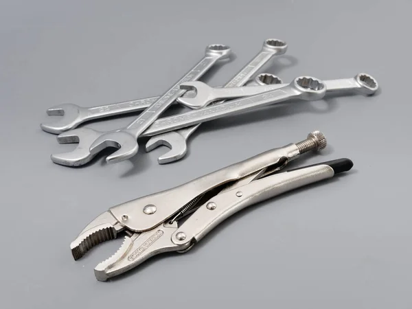 Auto repair wrenches on a gray background — Stock Photo, Image