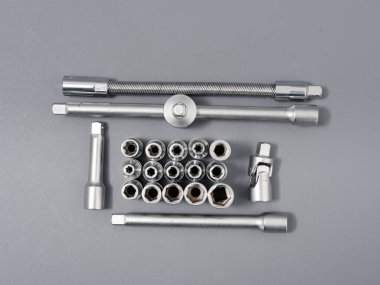 Gri arkaplandaki otomatik tamir anahtarları