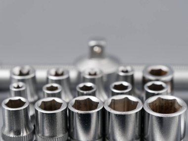 Gri arkaplandaki otomatik tamir anahtarları