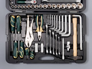 Gri arkaplandaki otomatik tamir anahtarları