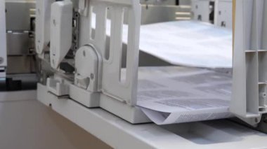 risograf. Birden fazla kopyanın hızlı basımı. yazıcı ekipmanı