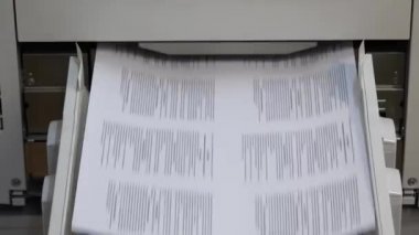 risograf. Birden fazla kopyanın hızlı basımı. yazıcı ekipmanı