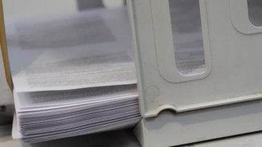 risograf. Birden fazla kopyanın hızlı basımı. yazıcı ekipmanı