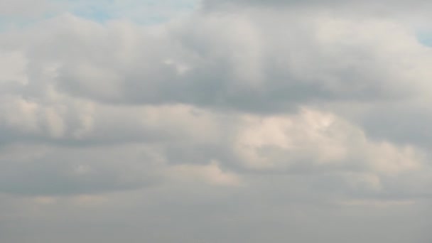 Wolken Een Grijze Sombere Hemel Het Vroege Voorjaar — Stockvideo