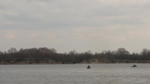 Rubber Boat Fishermen Lake Spring — Stock Video