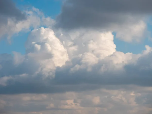 Pergerakan Awan Gelap Langit Biru 2020 — Stok Foto