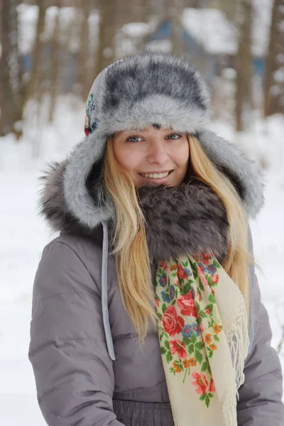 Retrato Inverno Uma Menina Bonita Chapéu 2020 — Fotografia de Stock