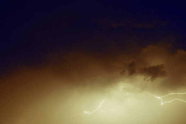 Lightning: lightning bolt, isolated against black ground