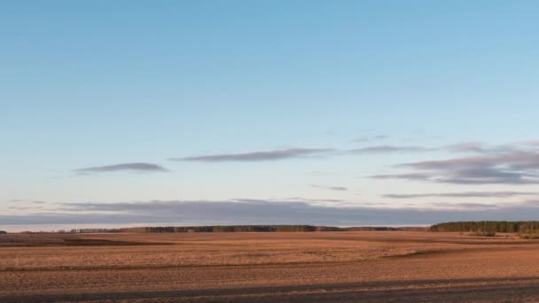 Nuvole Nuotare Rapidamente Attraverso Cielo Blu Del Giorno — Video Stock