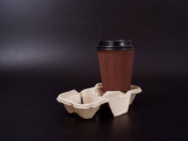 Karanlık bir arka planda fast food için çevre dostu ambalaj 2020