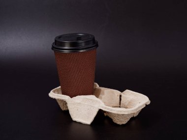 Karanlık bir arka planda fast food için çevre dostu ambalaj 2020