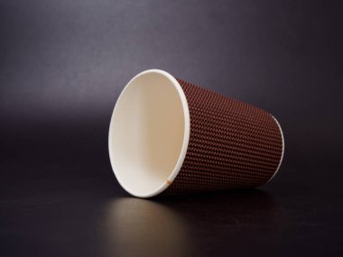 Karanlık bir arka planda fast food için çevre dostu ambalaj 2020