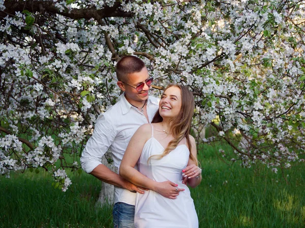 Young Guy Girl Blooming Apple Trees Garden 2020 — Stock Photo, Image