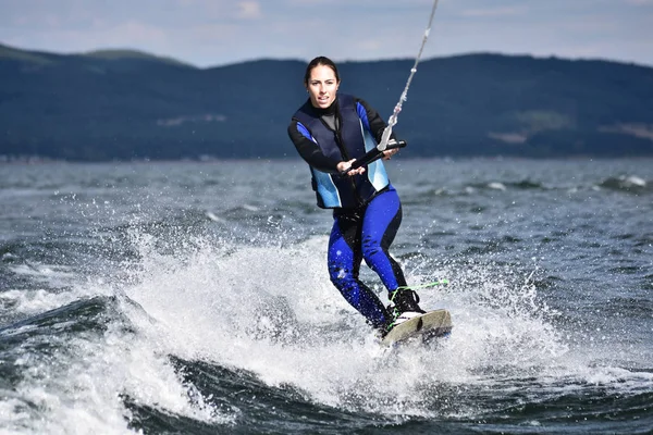 Wakeboarding aşırı ve eğlenceli spor olarak
