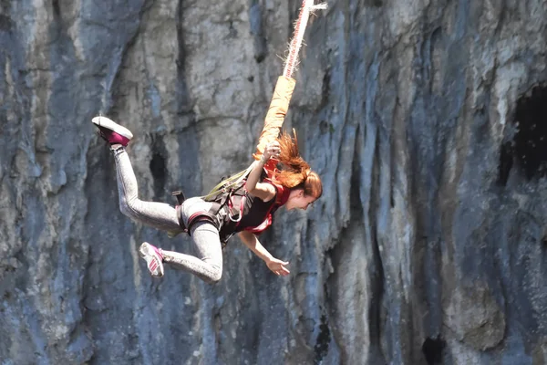 バンジー ジャンプ極端と楽しいスポーツとして ストック画像