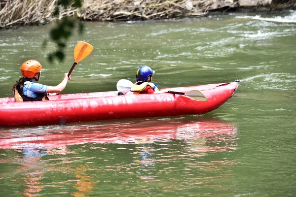 Aşırı ve eğlenceli takım sporu Kayak