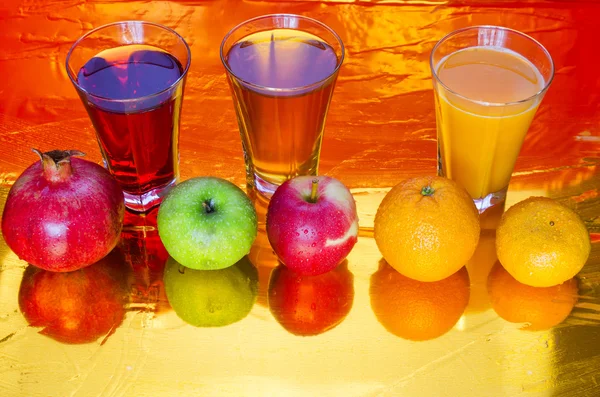 freshly squeezed juices from the red apples, tangerine and pomegranate