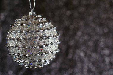 Noel oyuncak bir dize renkli arka plan üzerinde