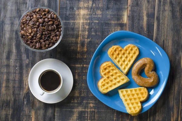 Taza de café caliente con galletas —  Fotos de Stock