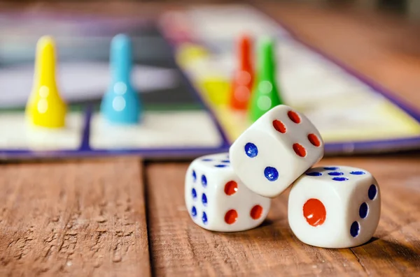 Küpleri ile masada oyun tekel