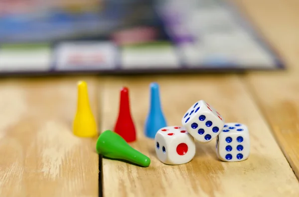 Küpleri ile masada oyun tekel
