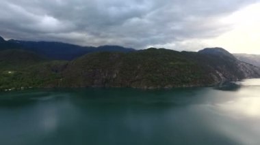 Norveç Nehri'nin havadan görünümü