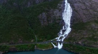 Hjellenfossen şelale üzerinde göster
