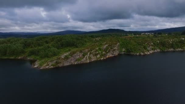 Norvegia. Mare. Montagne. Cielo. — Video Stock