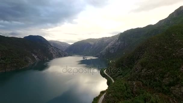 Νορβηγία, εναέρια, τοπίο, θέα στη θάλασσα, στα βουνά. Αυγή Panorama.Sunset. — Αρχείο Βίντεο