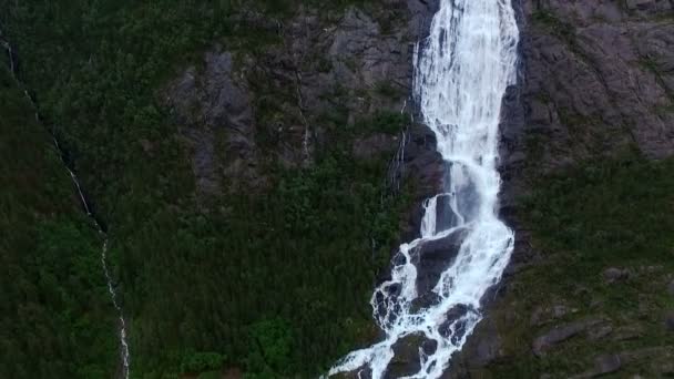 View on Hjellenfossen waterfall — Stock Video