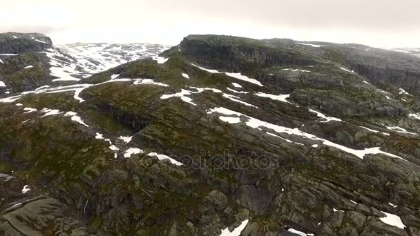 Горы. Норвегия. Вид с беспилотника — стоковое видео