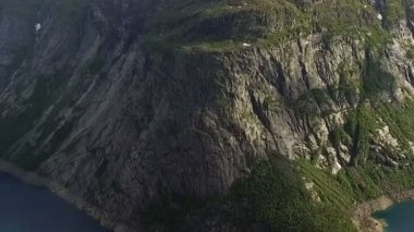 Norveç. Dağlar. Fordy. Göl. 