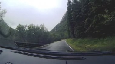 Norveç'te yollarda araba gider