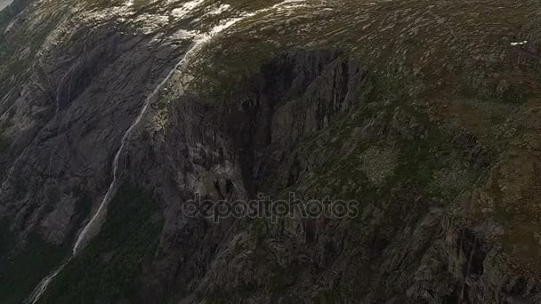 Norwegen. Berge. Fjorde. See. malerisches Panorama. — Stockvideo