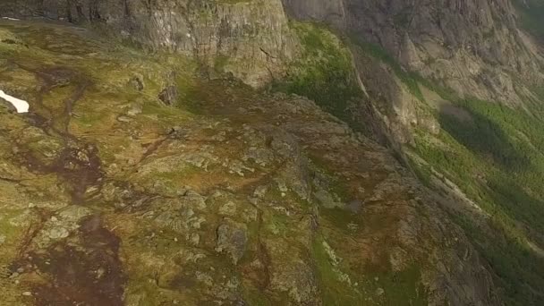 Noruega. Nas montanhas. Vista do drone — Vídeo de Stock
