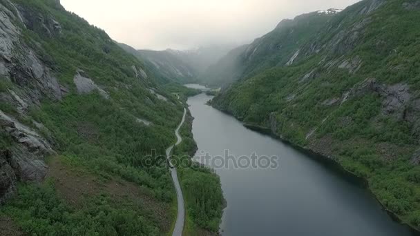 Route panoramique au bord de la rivière — Video