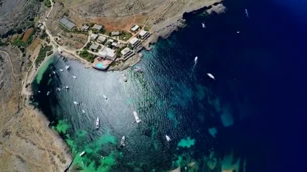 Vista aérea da pitoresca costa marítima. Malta — Vídeo de Stock