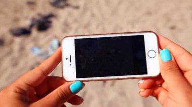 ortaya konulan kelime yaz deniz taşları gelen kum üzerinde