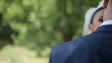 Yavaşça öpüşme gelin damat