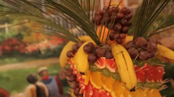Bufetového stolu sladký s ovocem — Stock video