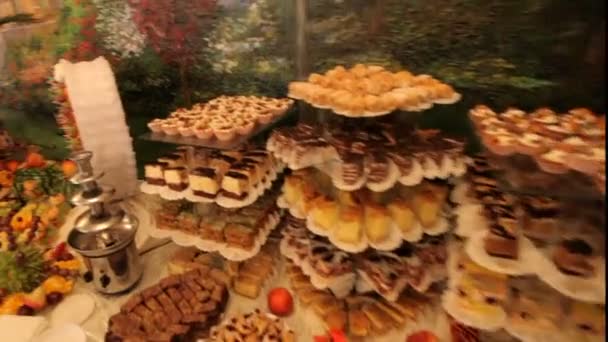 Buffet dolce tavolo con frutta — Video Stock