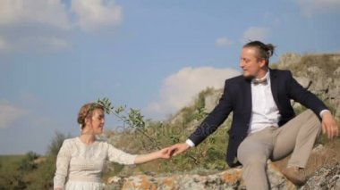 Adam ve kız şehir dışında karşılamak