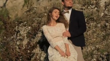 Mutlu çift çayıra aşık. Portre çiftler, hassasiyet aşk