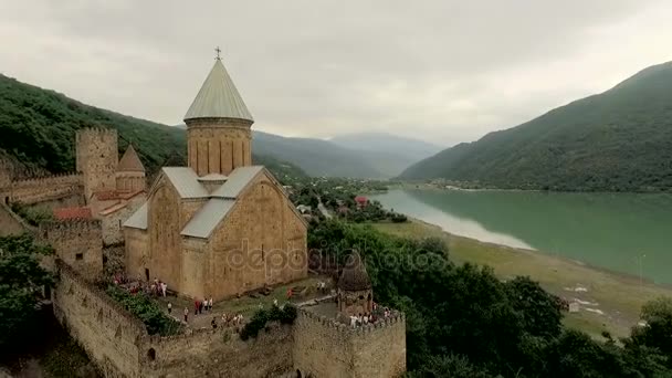 Widok z lotu ptaka zamek Ananuri Georgia — Wideo stockowe