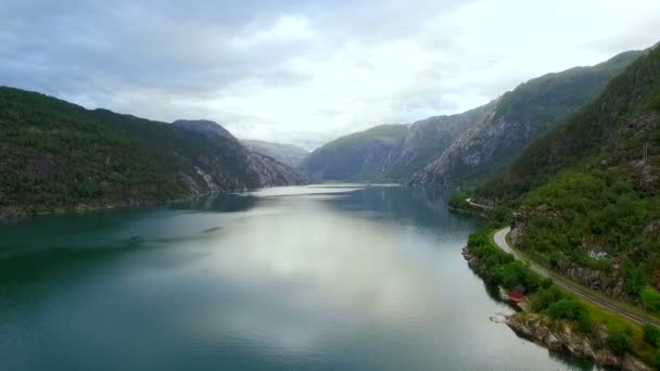 Vue aérienne du paysage enchanteur de la Norvège . — Video