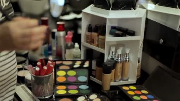Lüks Profesyonel Kozmetik Makyaj Salonda — Stok video