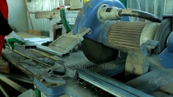 Factory for PVC windows and doors production. Workers in workshop. — Stock Video