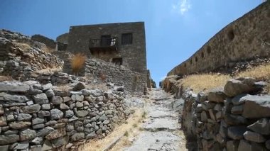 Ada Spinalonga Girit Yunanistan Simgesel Yapı içinde. Eski bir kale kalıntıları